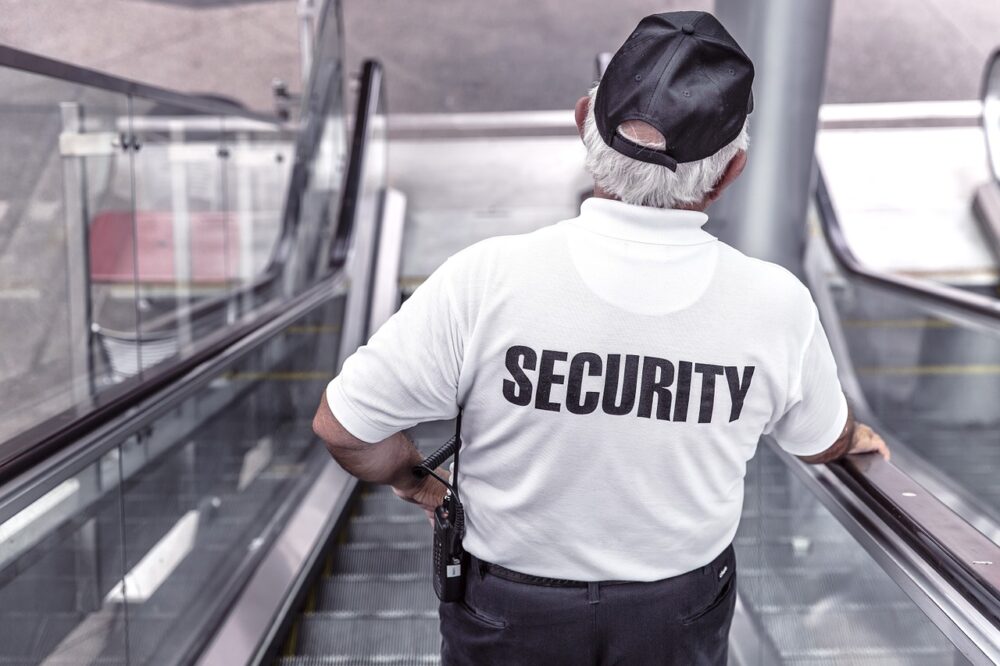 Správa budovy bez starostí? Lze to, včetně úklidových služeb a ostrahy