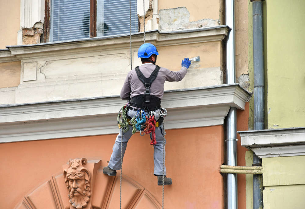 Nátěry fasád svěřte výškařům
